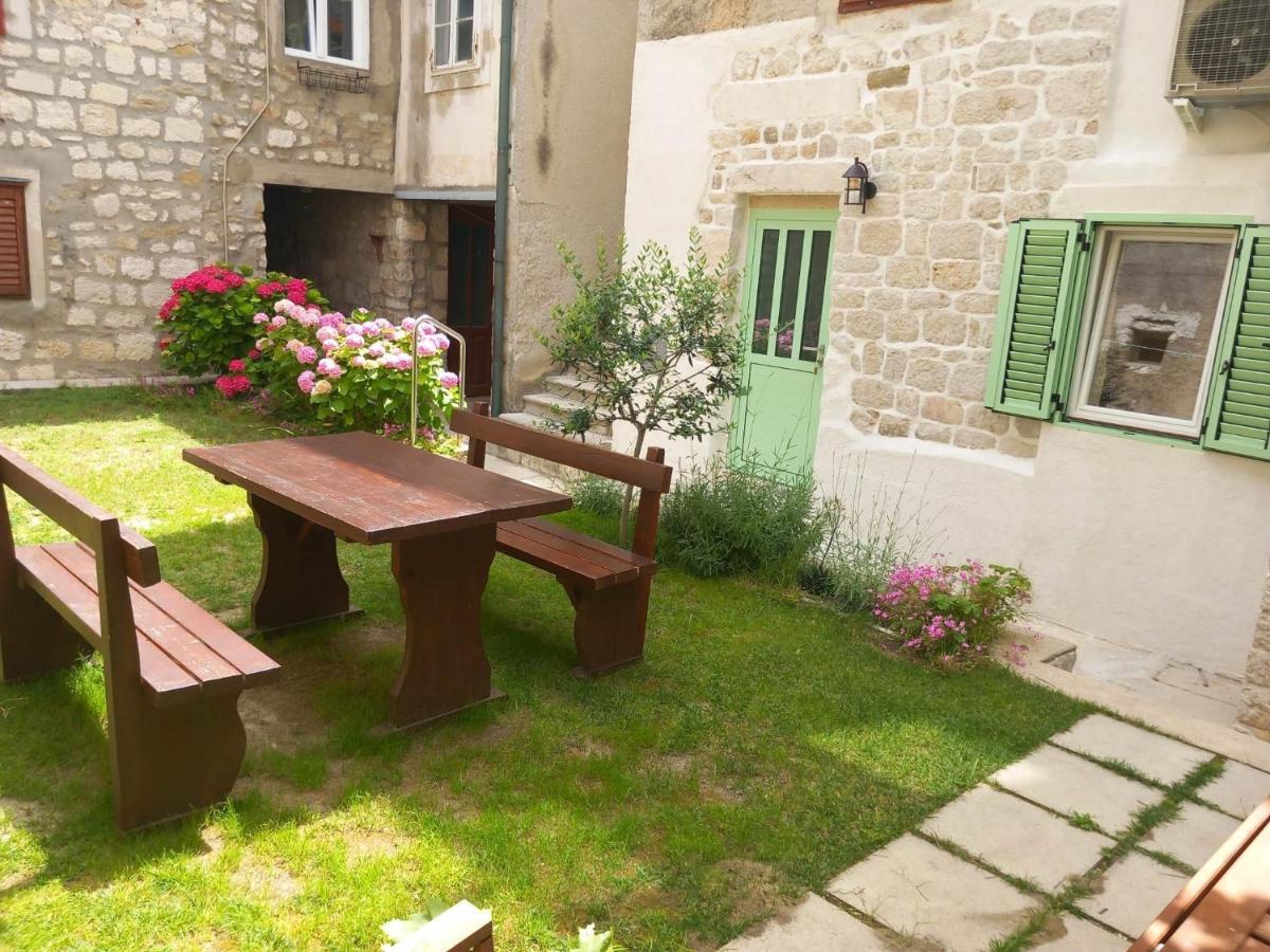 Ferienwohnung Rabski Dvor Rab Town Exterior foto